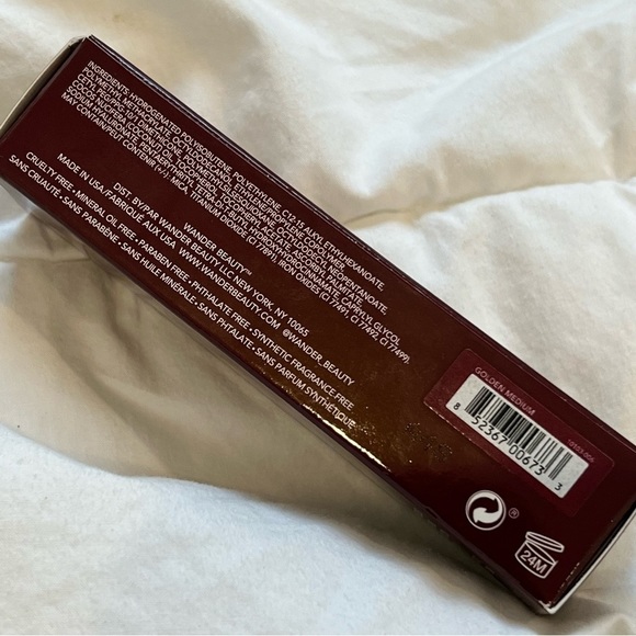 WANDER BEAUTY Flash Focus Hydrating Foundation Stick Golden Medium - Picture 5 of 7